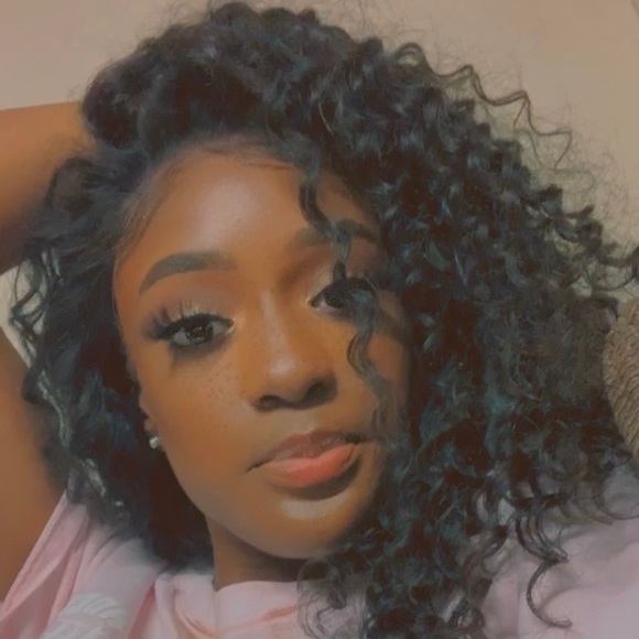 Meet your Posher, Kiya - Picture 1 of 1